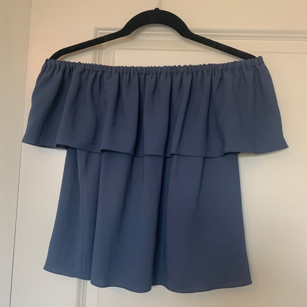 Wilfred Off the shoulder top!